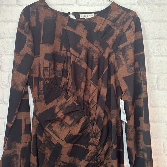 Moon River Printed Back Cut Out Midi Dress Size L NWT - Picture 3 of 13